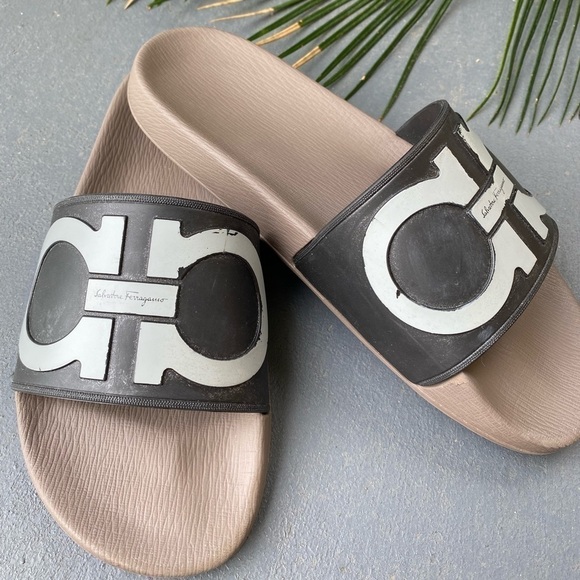 SALVATORE FERRAGAMO Gancini Pool Slides Women’s 10 / Men’s size 8 - Picture 1 of 10